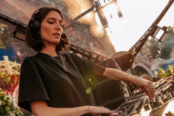 Amelie Lens