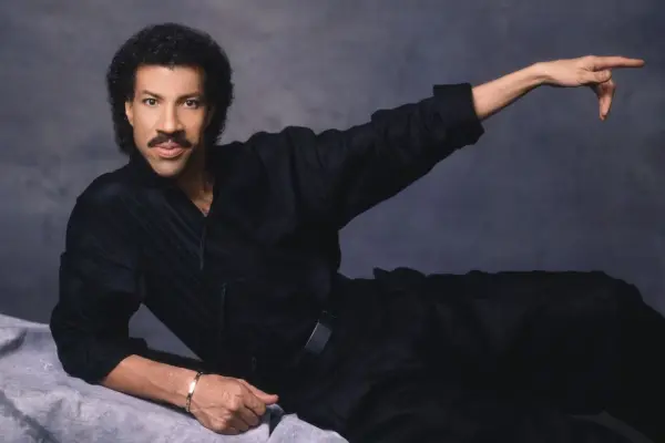 Lionel Richie - Say Hello to the Hits