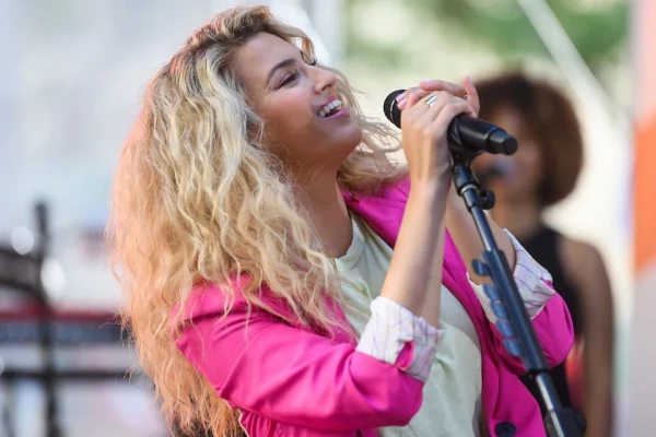 Tori Kelly